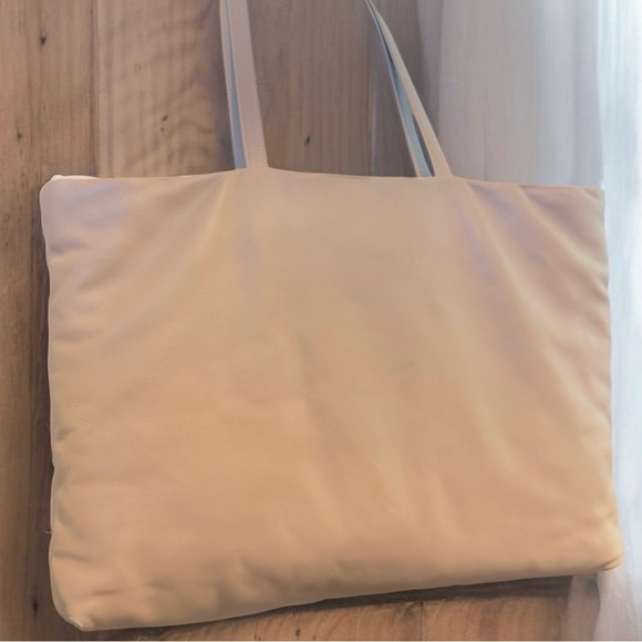 Mansur Gavriel | Lambskin Reversible Pillow Tote - Picture 4 of 12